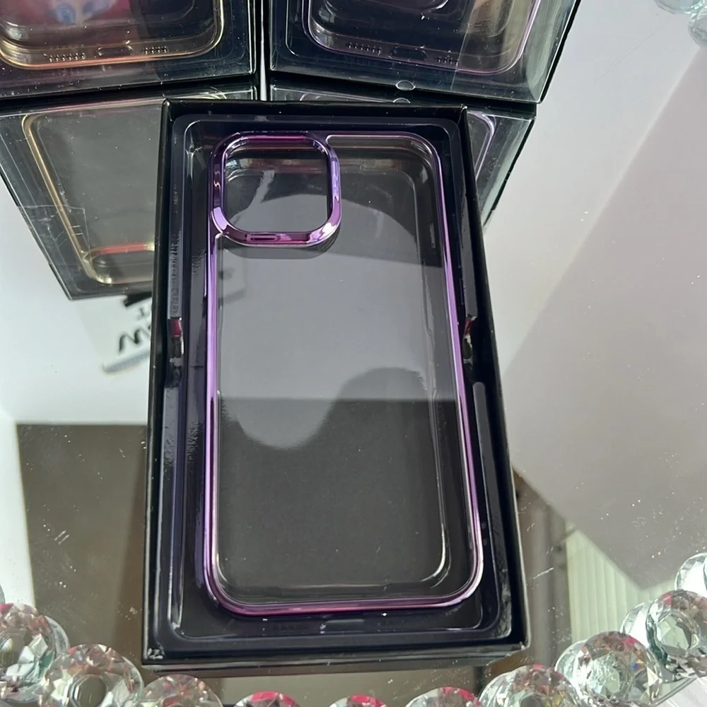 Ultra Hybrid Designed for iPhone 14 ProMax it charge without take the case